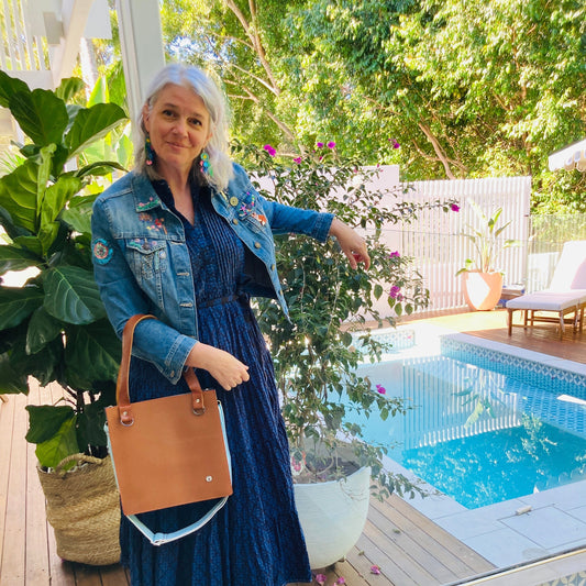 The Everyday Leather Tote Camel/Navy