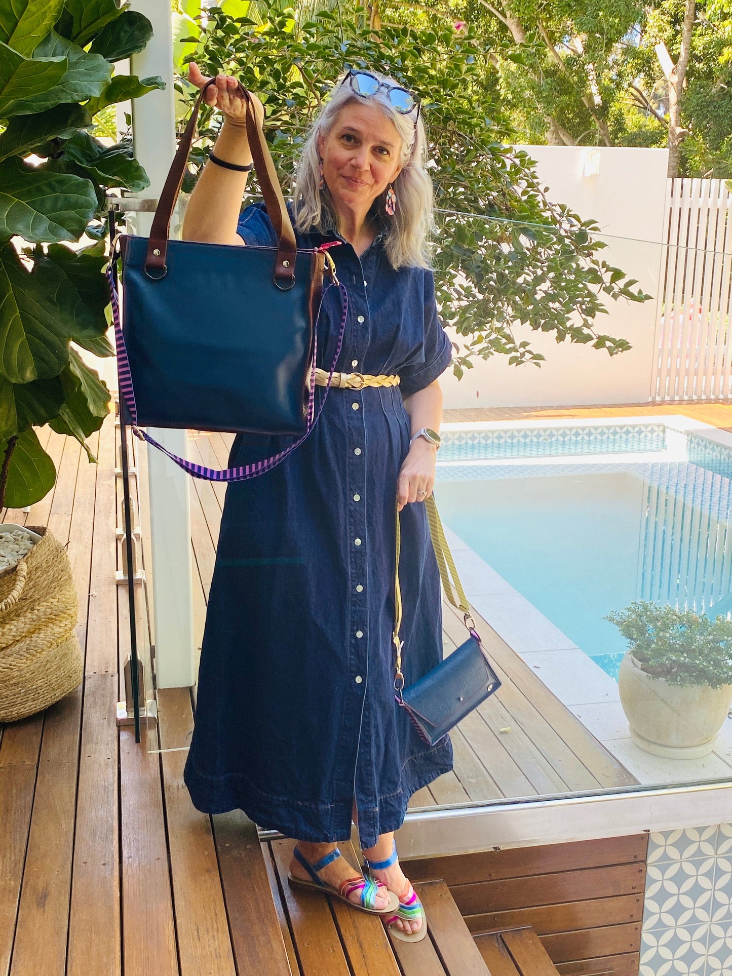The Everyday Zipper Leather Tote - Navy/Tan