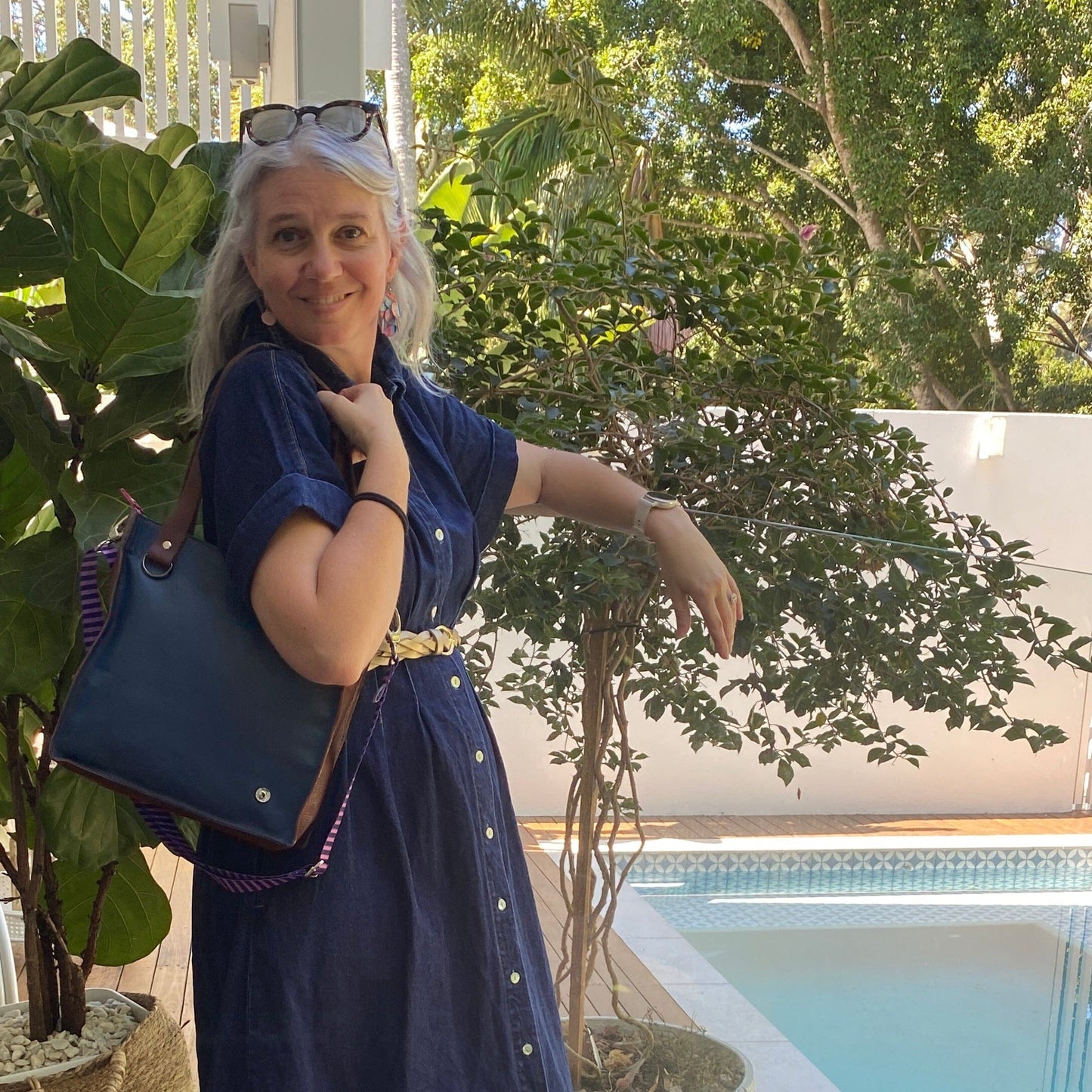 The Everyday Zipper Leather Tote - Navy/Tan