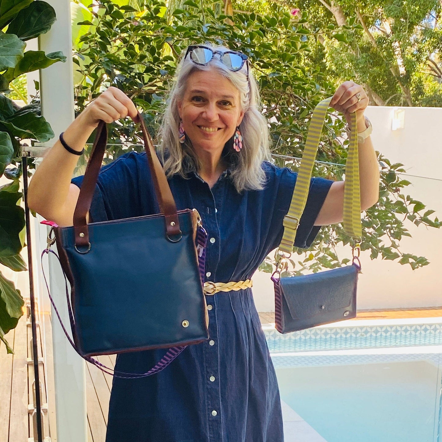 The Everyday Zipper Leather Tote - Navy/Tan