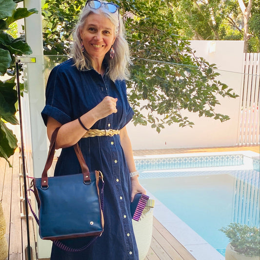 The Everyday Zipper Leather Tote - Navy/Tan