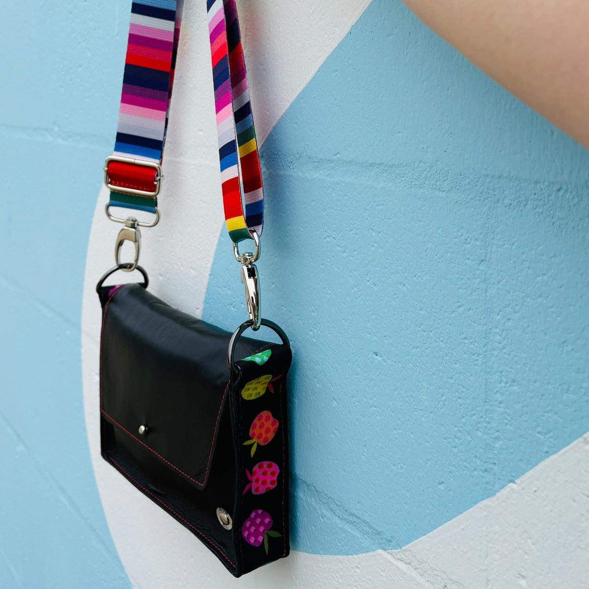 ALLY Mini - 4 in 1 Leather Bag - Black/Rainbow Apples