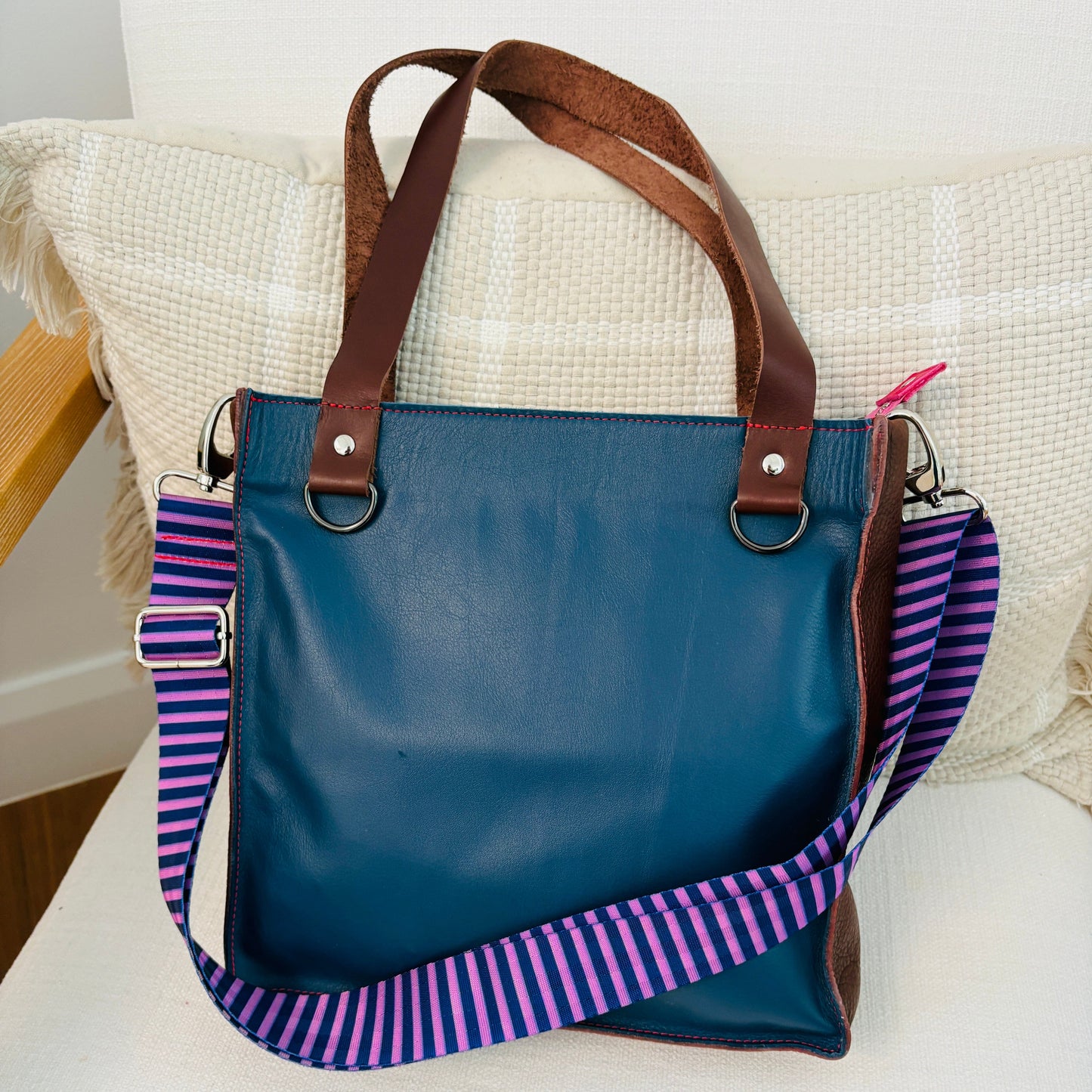 The Everyday Zipper Leather Tote - Navy/Tan