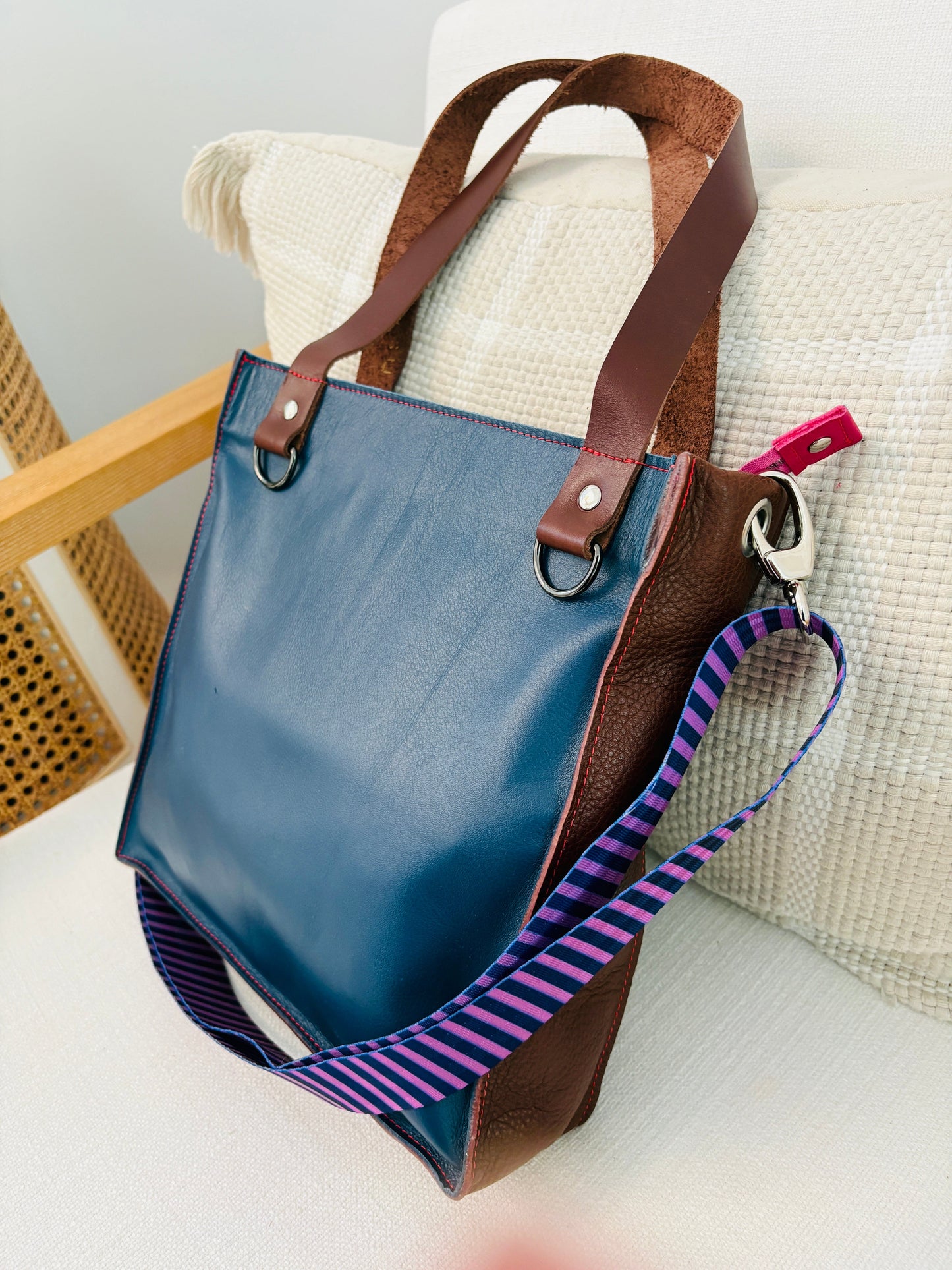 The Everyday Zipper Leather Tote - Navy/Tan