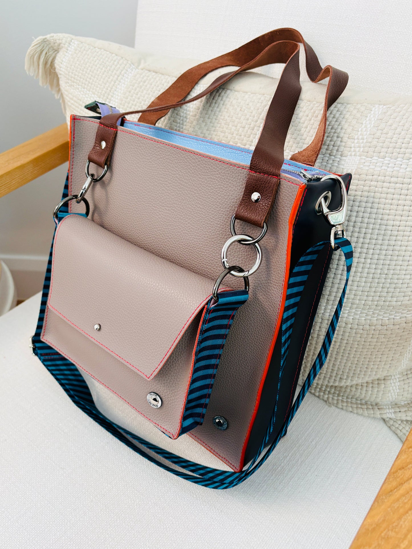 The Everyday Zipper Leather Tote - Taupe/Blue