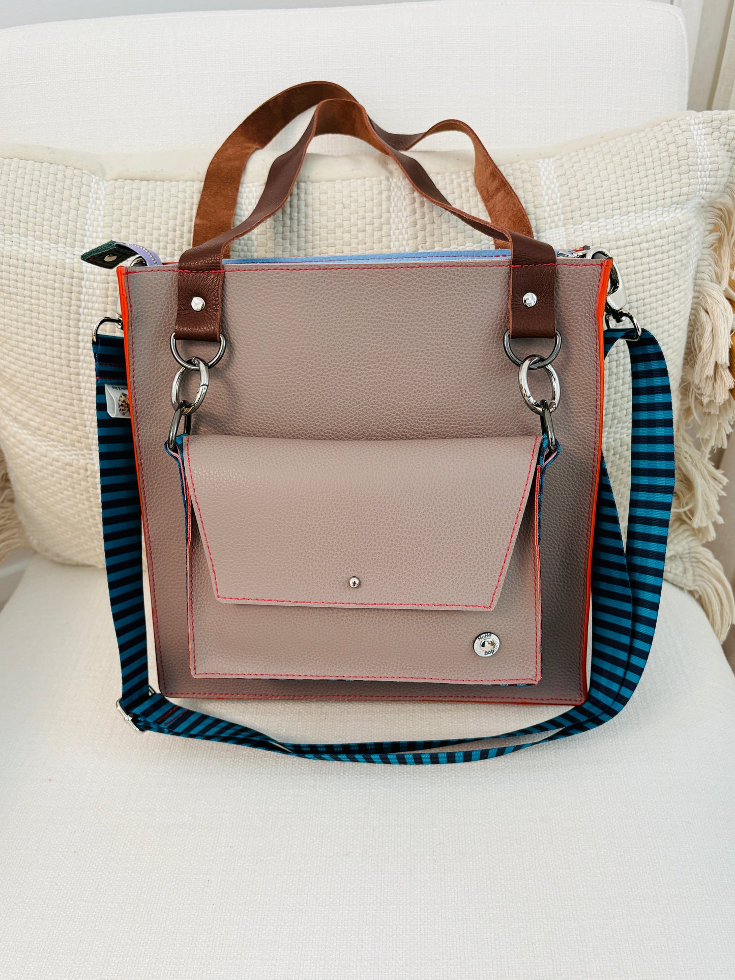 The Everyday Zipper Leather Tote - Taupe/Blue