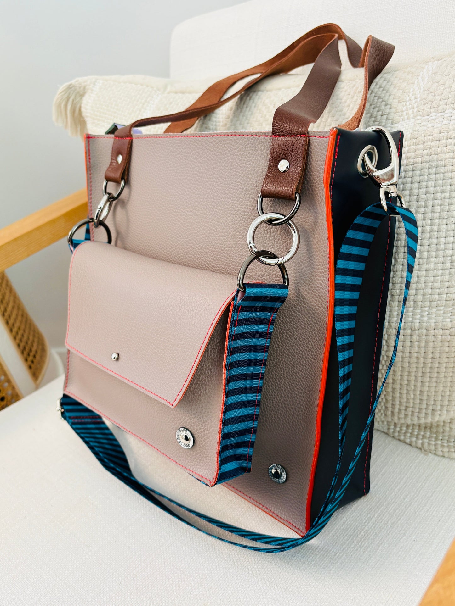 The Everyday Zipper Leather Tote - Taupe/Blue