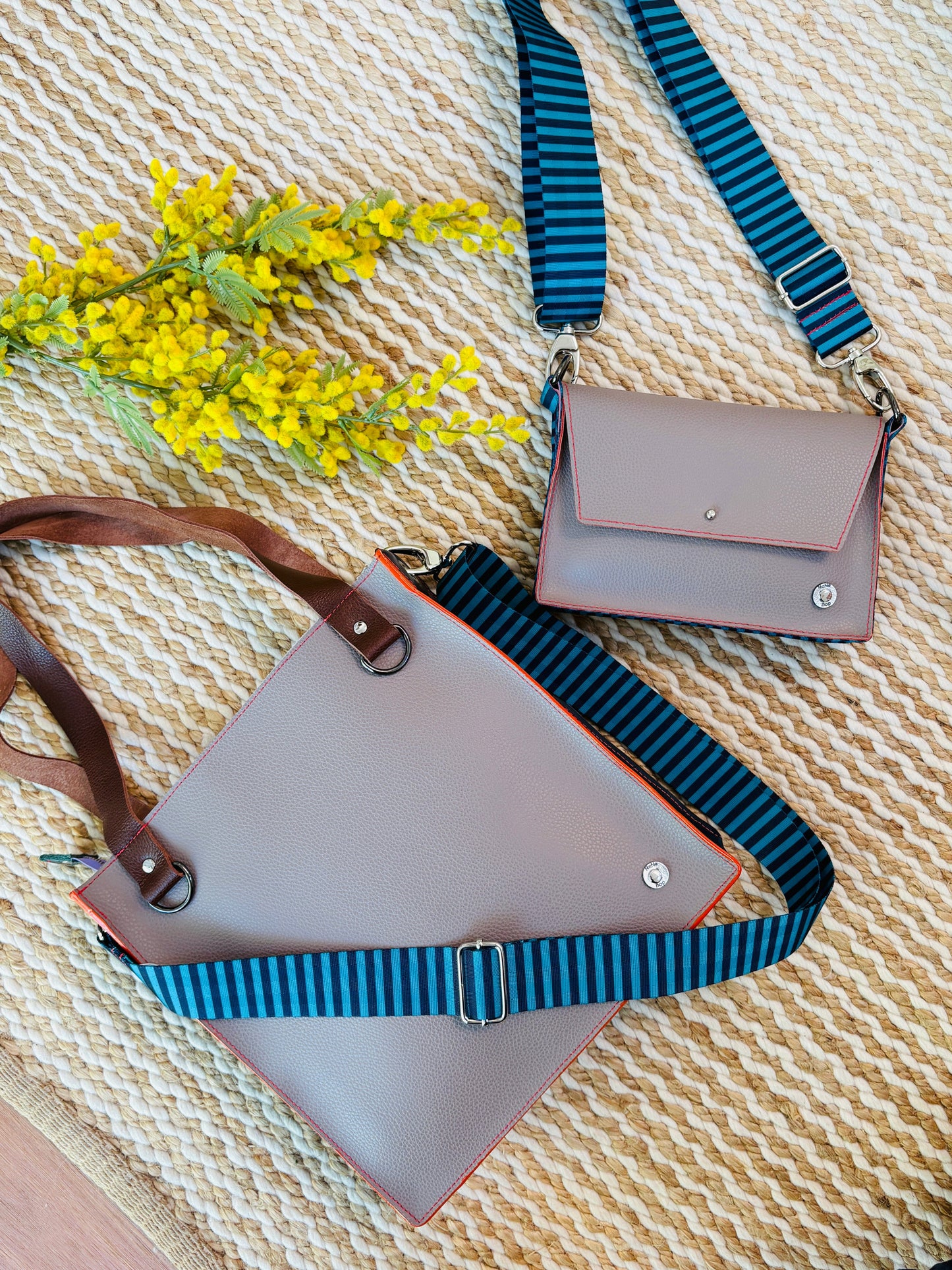 The Everyday Zipper Leather Tote - Taupe/Blue