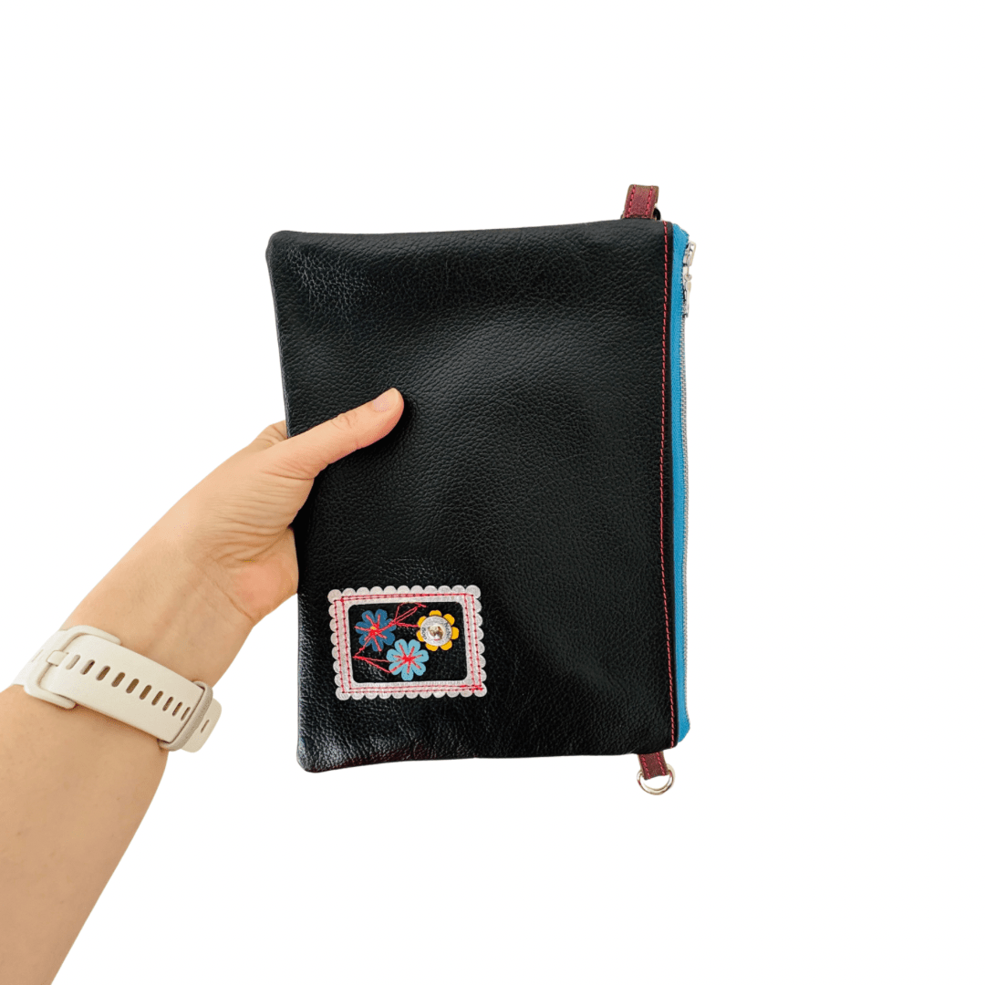Block Colour with Fidget Flower Charm - Pebble Black Leather Purse Plus+